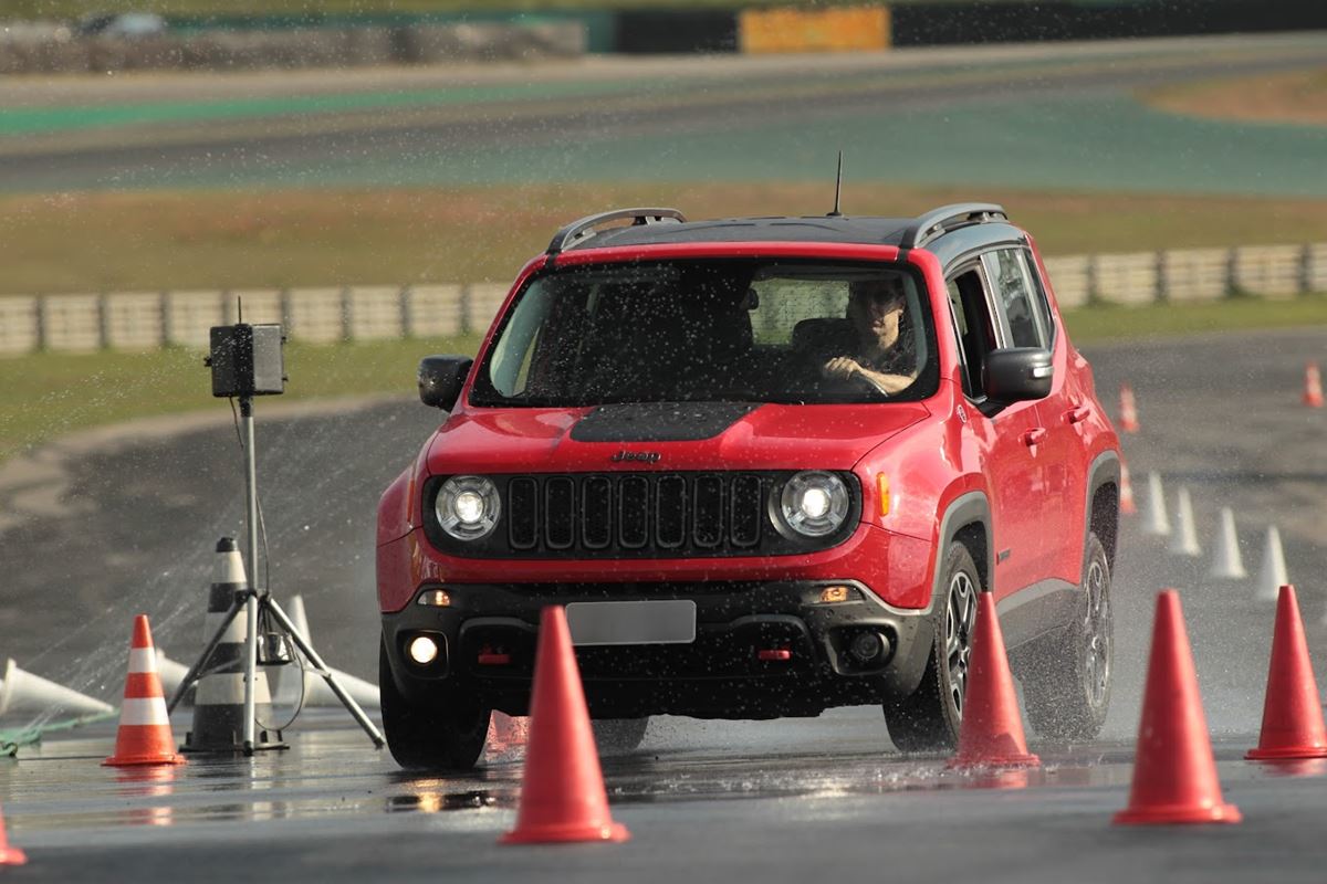 blindagem automotiva em carro; processo de blindagem automotiva; vidros de blindagem automotiva